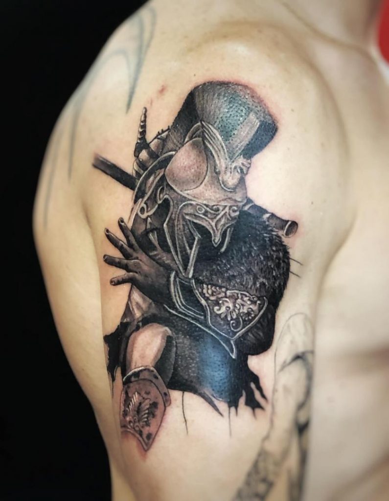 Tatouage d'un guerrier bien exécuté par un tatoueur